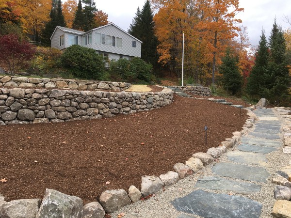 Retaining wall for drainage